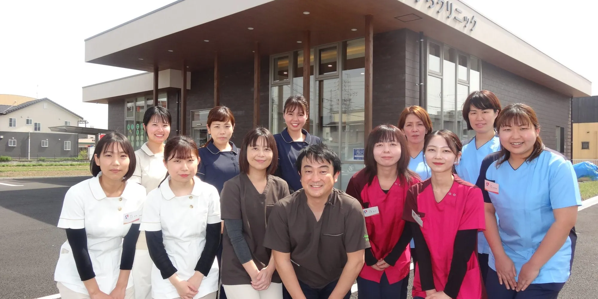 なかうずらクリニック 外観とスタッフ